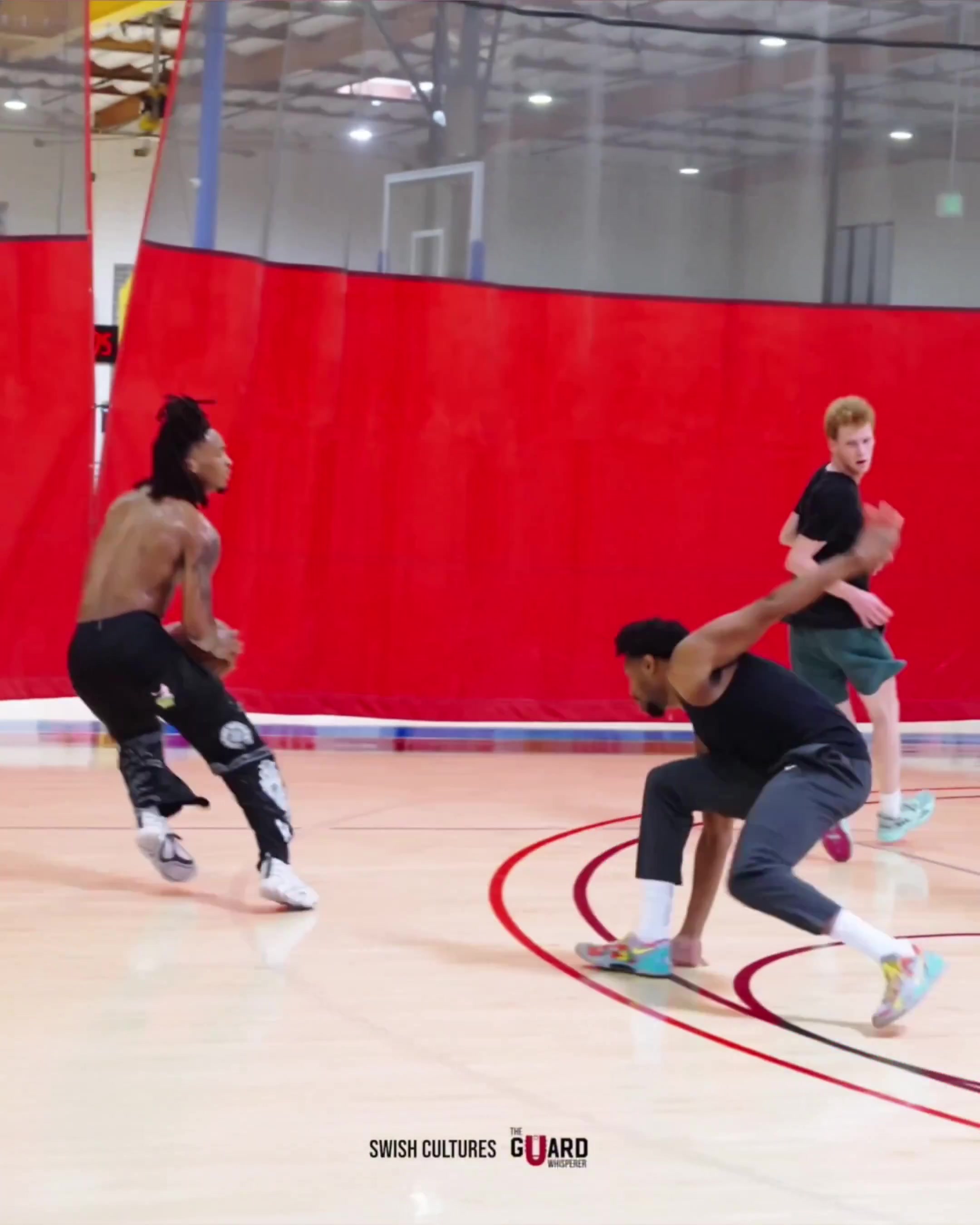 在线入口-脚踝终结者！卡斯尔训练中晃倒防守 潇洒撤步超远三分飚中🎯