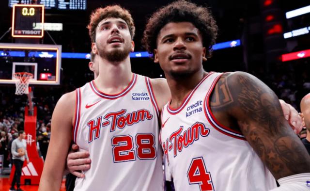 开云体育-休城版约基奇崛起！火箭新星第三年场均19+8+6